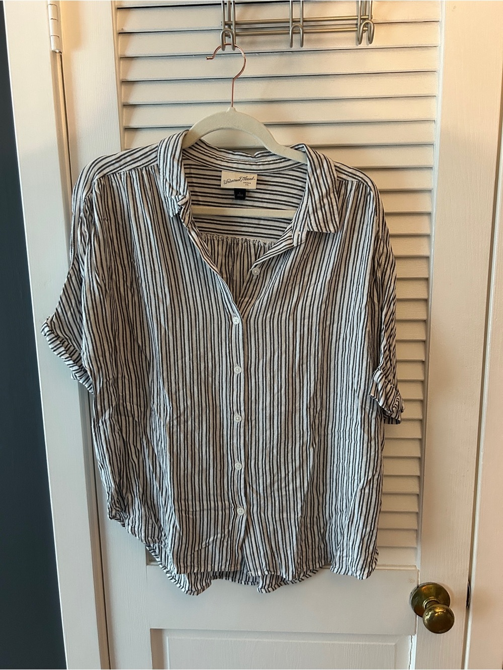 Universal Thread White and Black Striped Button-Up Shirt